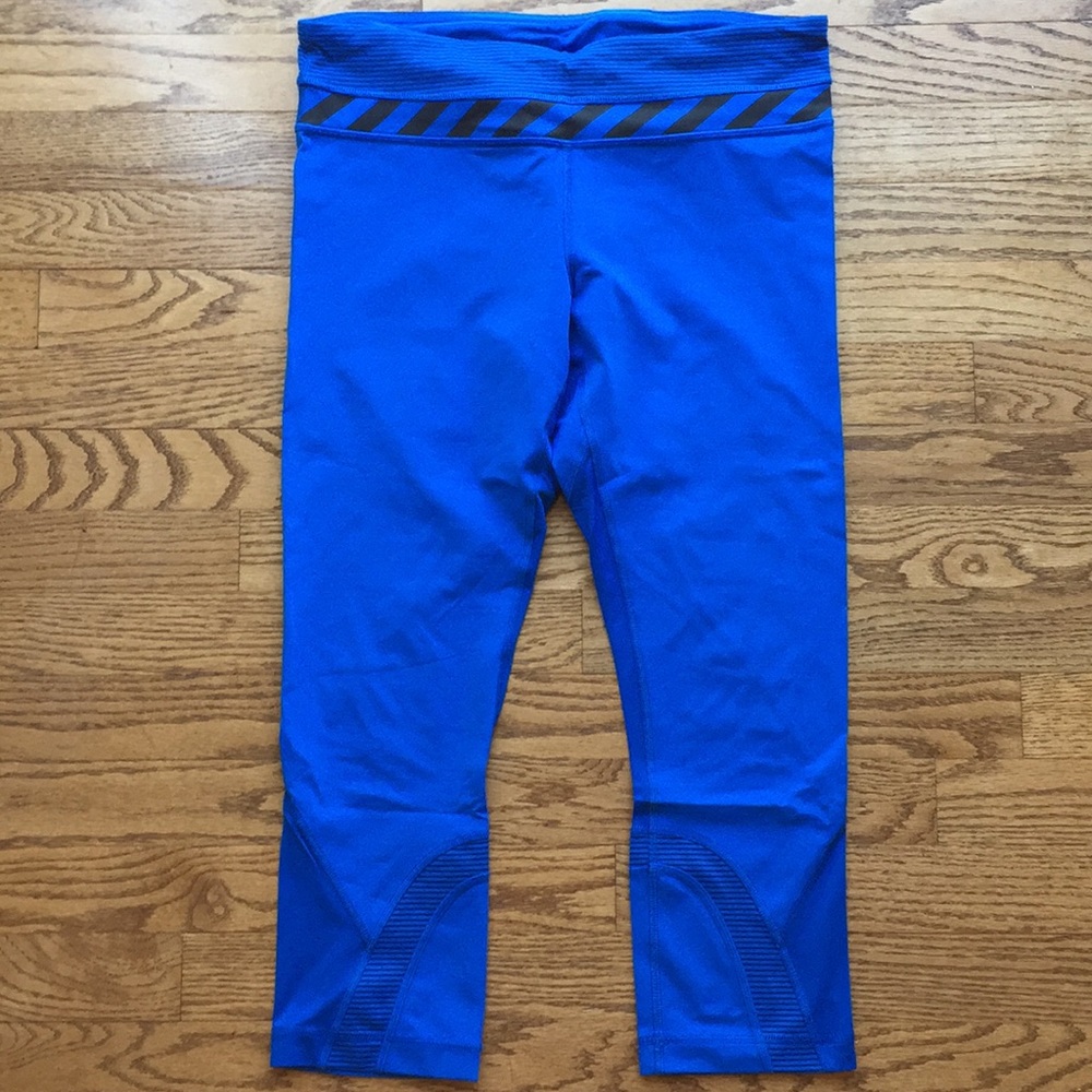 Lululemon run:inspire crop, blue/blk, size 8